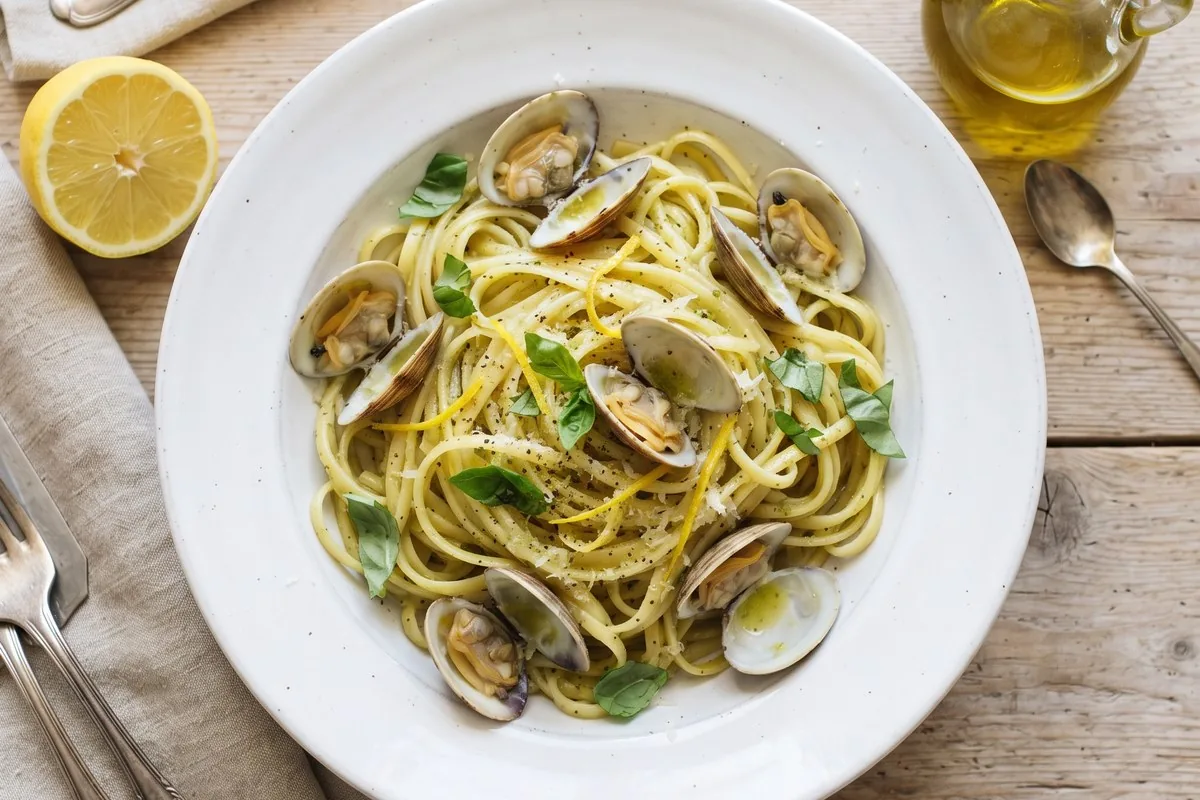 Linguine with Procida lemon pesto and clams, one of the house specialities
