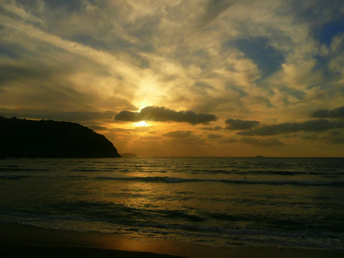 Procida: sunset aperitivo by boat